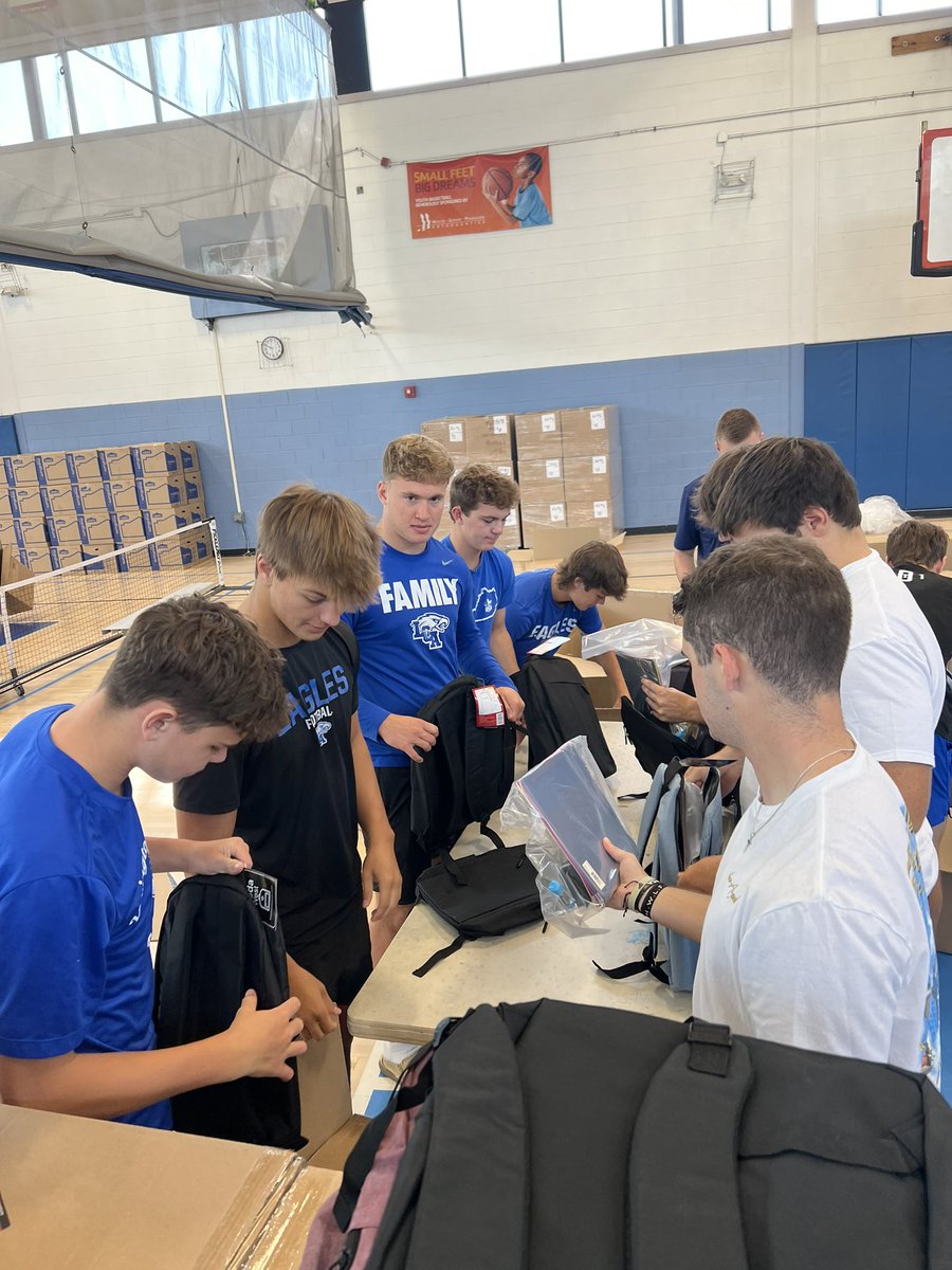 We talk about servant leadership and LOVE in our program daily — it was extremely special to see it on display this week as our players packed backpacks with supplies for students in central KY! 

Thank you to the Setzer family for allowing us to be a part of this special event!