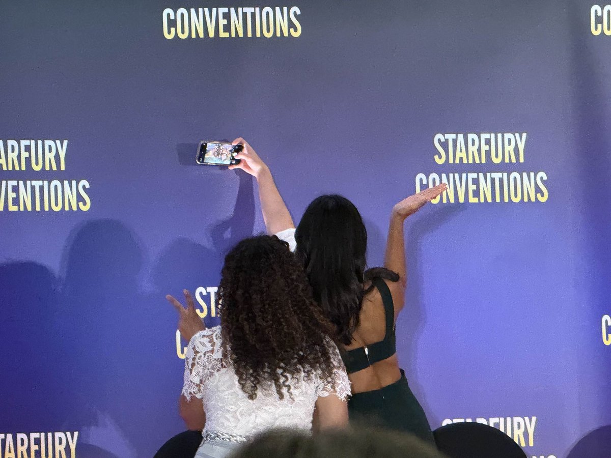 And would it be a #WarriorNun event if there weren’t any tech issues?

KTY eventually got her selfie though!