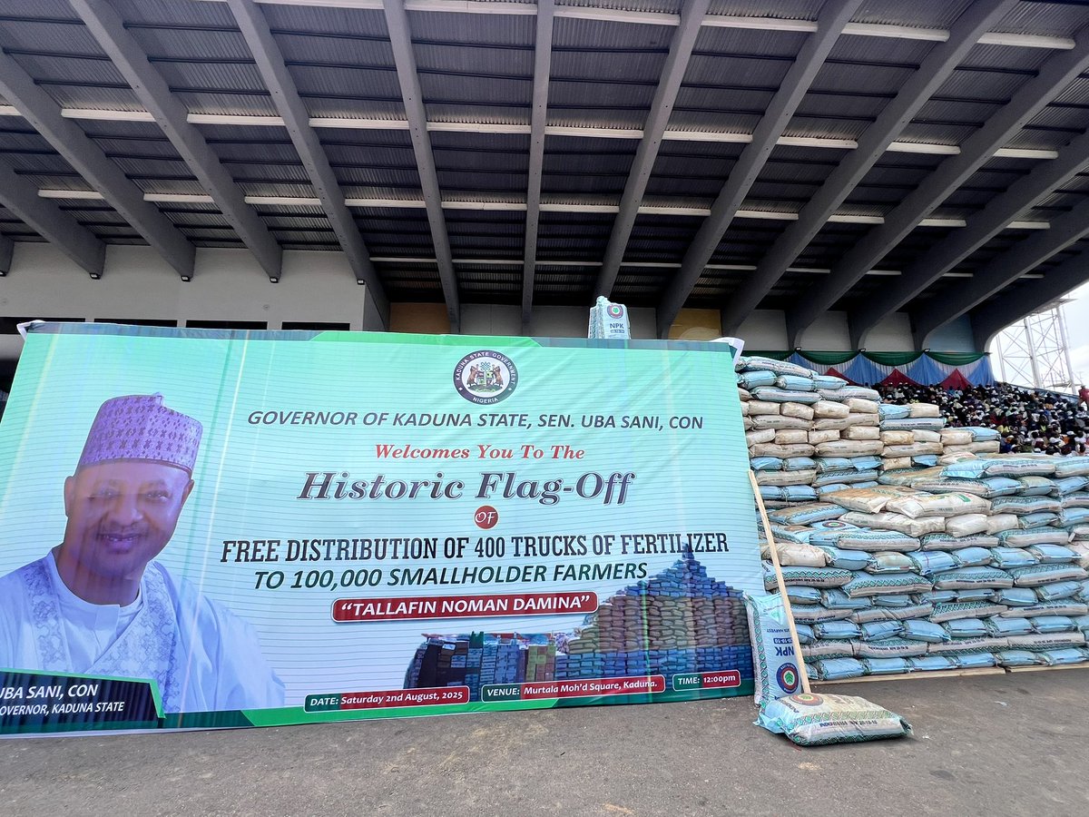 Abdool85's tweet photo. Kaduna Update: Another history is set to be made today as the Governor of Kaduna State, Senator Uba Sani, will launch the distribution of 400 trucks of free fertiliser to 100,000 farmers.

It's important to note that last year, the state government distributed 500 trucks of fertiliser free of charge to over 120,000 smallholder farmers across the state, which significantly boosted agricultural yields.

#UbaSaniIsWorking  
#KadunaFreeFertilizer