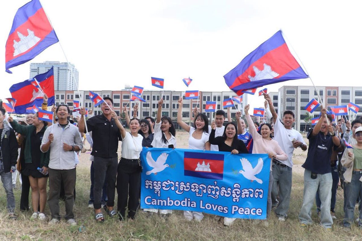 gomdotarou's tweet photo. Cambodia Loves Peace 🇰🇭🕊️

KHMER ONE HEART 
#KhmerOneVoice https://t.co/aw3tTGtL0R