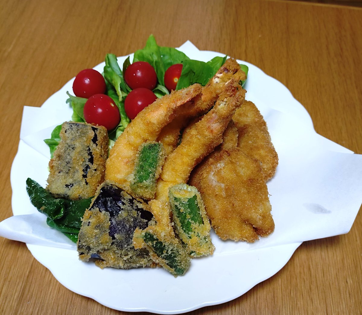 リクエストされて
フライ揚げました
エアコンかけても
暑い
( ´ー｀)ﾌｩｰ．．🍤