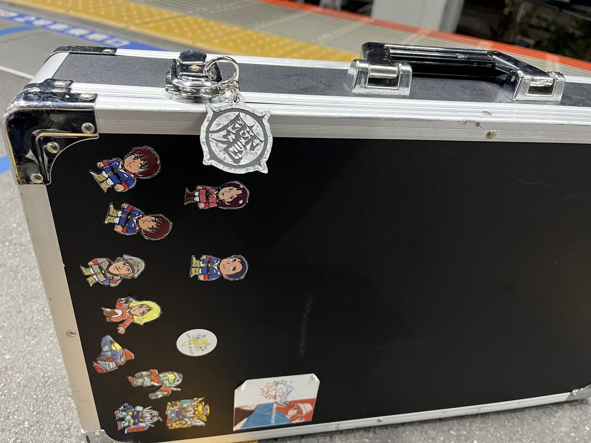 本日はAfro BegueとKENTACKYの2マンで元住吉POWER2でライブでした！

生ライブ良さを存分に浴びて改めて音楽の良さを思い知りました。。
ありがとう、、Afro Begue。。

ベースのKENKENさんに『魔』キーホルダーを貰い、あの日シンベを弾くことを決意した自分に感謝して、シンベケースに付けました👍