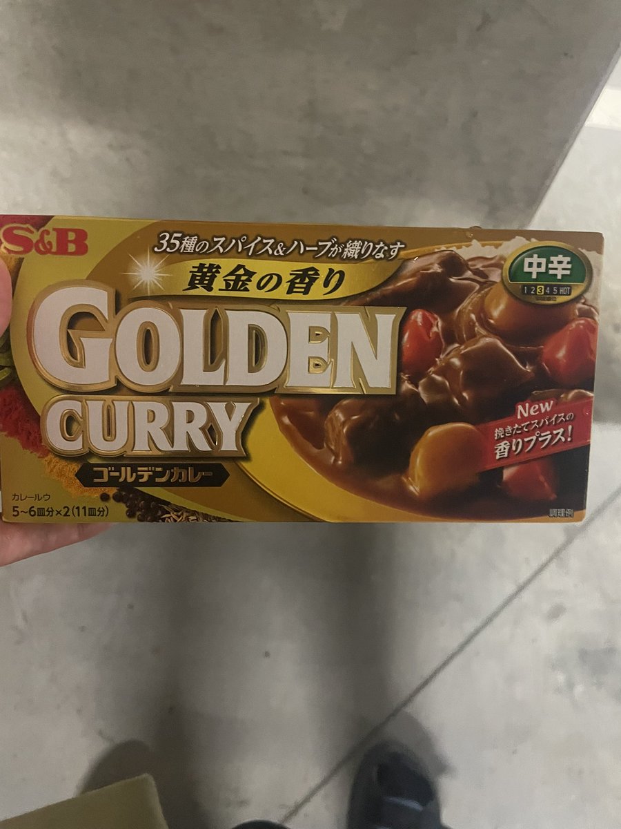 SORI0918's tweet photo. 考え事をする時、夜な夜な何か煮込むという癖があるんですが、
昨日冷凍庫に眠ってたコストコの食べきれなかったローストチキンを煮込んで特濃鳥スープを作りました(激ウマ)そして帰ったらコイツをぶち込んでやろうという作戦です。楽しみです。 https://t.co/09oKXKwFNm