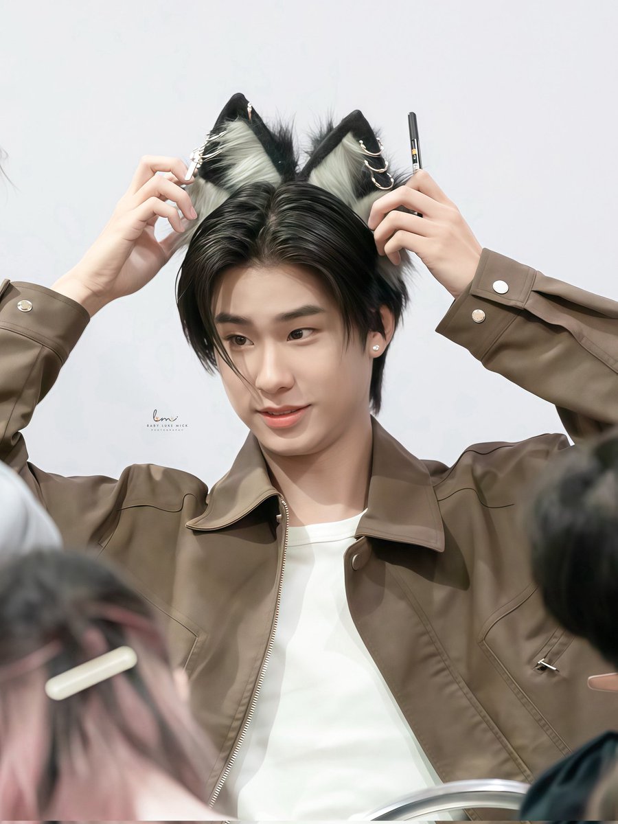 LukeMickTHFC2's tweet photo. พี่จิ้งจอกกับน้องกระต่ายของพวกเรา 🦊🐰🤏

LUKEMICK AT YBOOK10

#YBOOK10xBoysInLoveSeries
#lukeso_ #mickmetas 
#LukeMick https://t.co/m6oNuYWRu1