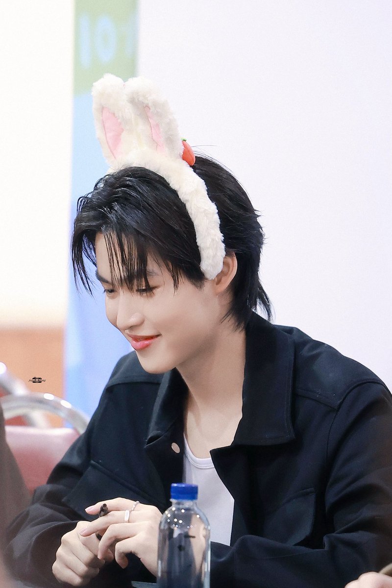 LukeMickTHFC2's tweet photo. พี่จิ้งจอกกับน้องกระต่ายของพวกเรา 🦊🐰🤏

LUKEMICK AT YBOOK10

#YBOOK10xBoysInLoveSeries
#lukeso_ #mickmetas 
#LukeMick https://t.co/m6oNuYWRu1
