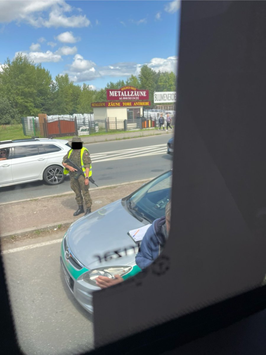 #Grenzkontrolle  #DeshalbAfD Gerade an der Grenze zu Polen gewesen. So sieht souveräne Staatspolitik aus! Polen macht vor, was Deutschland verlernt hat, klare Grenzkontrollen.