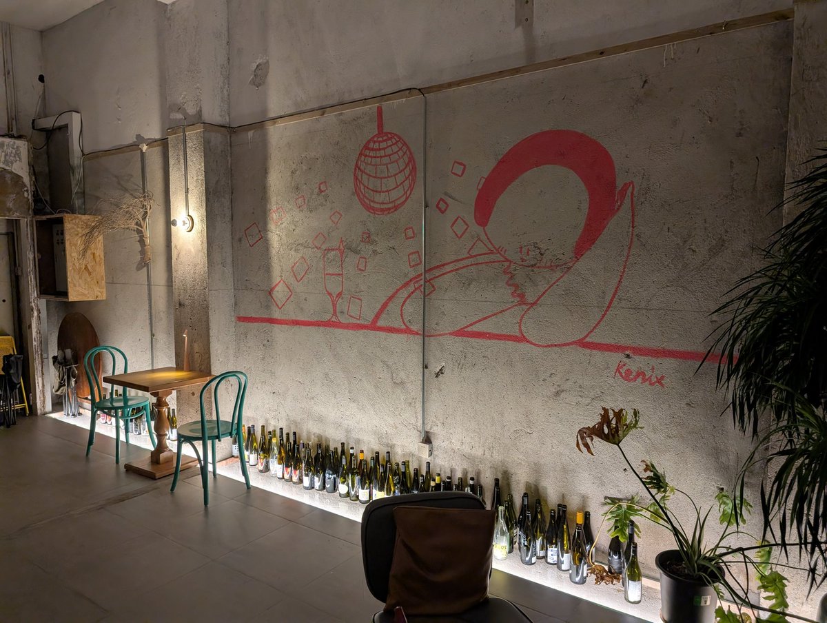 BlueHeartsUWS's tweet photo. #TaiFook natural wine bar in #Dongguan https://t.co/rHP8N7pv6J