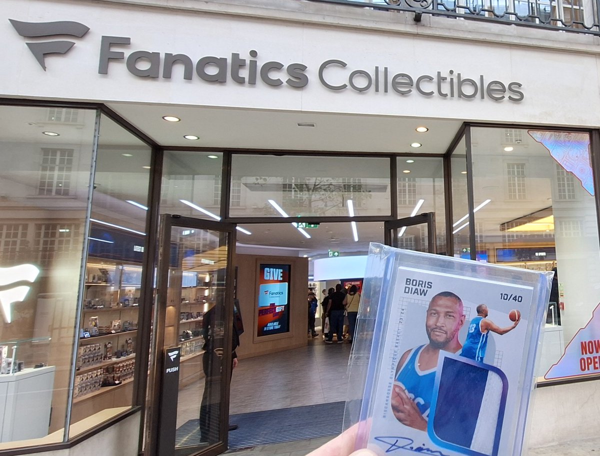 Pour le #Summerhobby, Boris continue de profiter et il a découvert la boutique Topps/Fanatics à Londres et c'est bien foutu. Léger en basket pour le moment
<a href="/Gylbret/">Gyl</a> 
#Cardsaddict