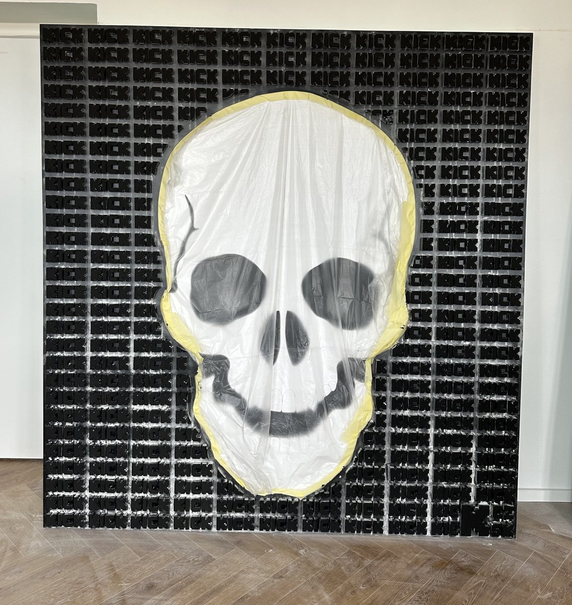 Ladies, gentlemen and friends! 💀💀💀💚💚💚
A painting dedicated to all the artists on Kick.     
DAY 42 - Ready for green paint 
Stream every day! Coffee, talk and art, so come to kick.com/annadorfmann

<a href="/KickCommunity/">KICK Community</a>
<a href="/kick/"></a>

Green paint on Pitch KICK 🟢LIVE on Monday!