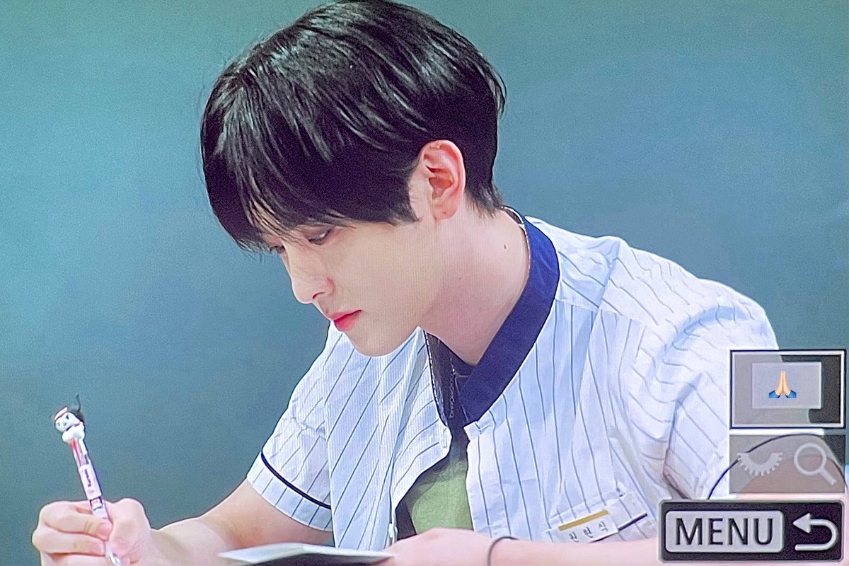 xowon_hs's tweet photo. 250802 

수원고 원현식 선배님...

#XODIAC #현식 https://t.co/7ZyZk8jJ7v