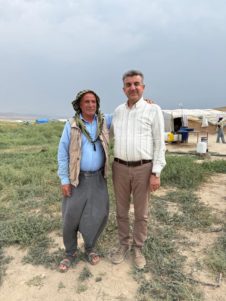 2/ Emekleriyle hayatımıza değer katan kardeşlerimizin gönül sohbetlerine ortak olduk, Cumhurbaşkanımız Sayın Recep Tayyip Erdoğan'ın güçlü liderliğindeki Terörsüz Türkiye vizyonumuz kapsamında Ay Yıldızlı bayraklarımızı hediye ettik.

<a href="/Akparti/">AK Parti</a> <a href="/bybekirbozdag/">Bekir  Bozdağ</a> <a href="/abuyukgumus/">Ahmet Büyükgümüş</a>