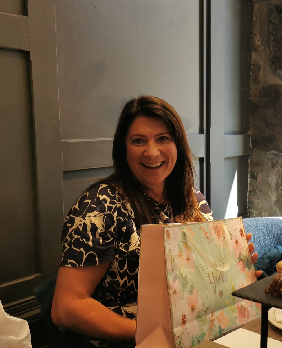 Laura Thom tweet media