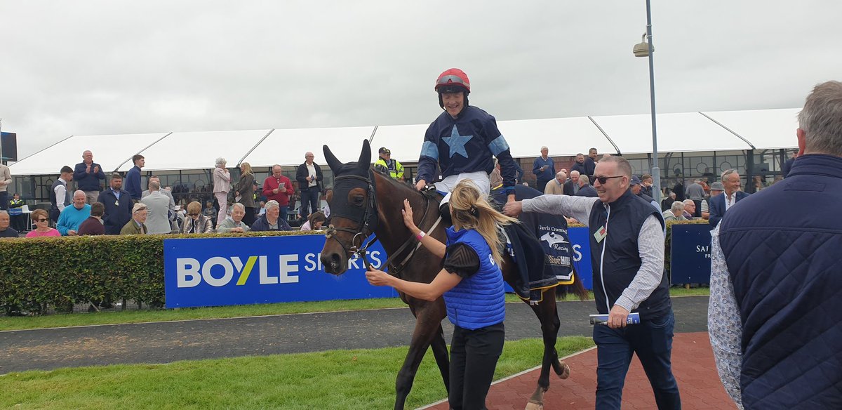 SportsNewsIRE's tweet image. Come On The Lads (22/1) gets up on the line for @gavincromwell1 and jockey Eoin Staples to take @BoyleSports Galway Tribes Handicap Hurdle @Galway_Races