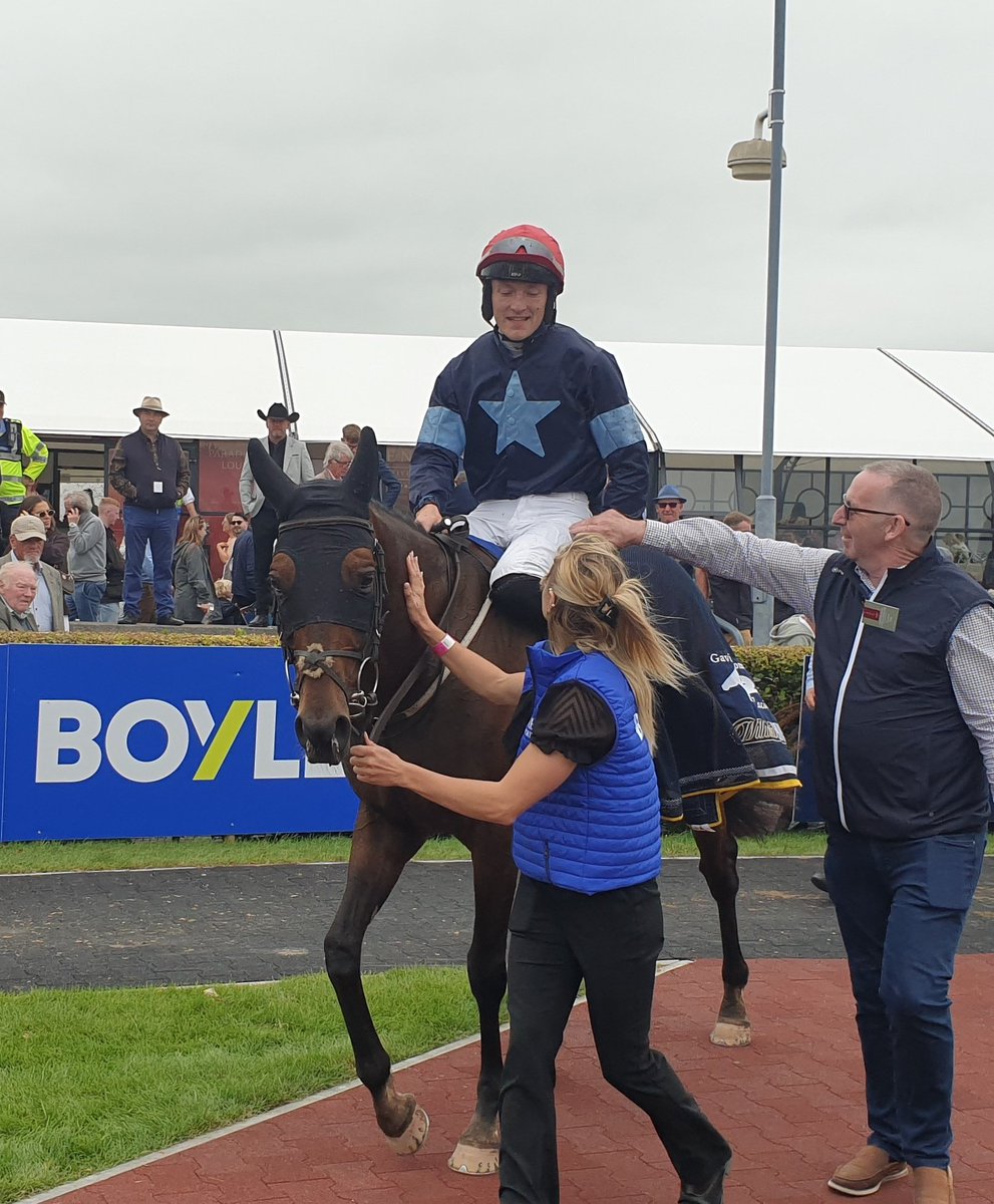 SportsNewsIRE's tweet image. Come On The Lads (22/1) gets up on the line for @gavincromwell1 and jockey Eoin Staples to take @BoyleSports Galway Tribes Handicap Hurdle @Galway_Races