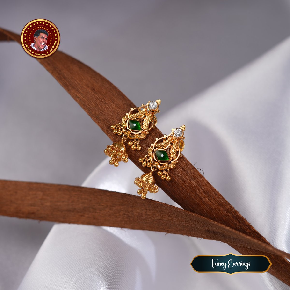 saravanastores_'s tweet photo. The fancy earrings are shining with intricate, beautiful gold. Visit Saravana Selvarathnam Stores • Pallavaram , T Nagar Chennai • Madurai • Tirunelveli • #saravanaselvarathnam #saravanaselvarathnamjewellery #saravanaselvarathnamstoresShop online at https://t.co/nISTv8pNyQ https://t.co/iZ0DHhhFpu