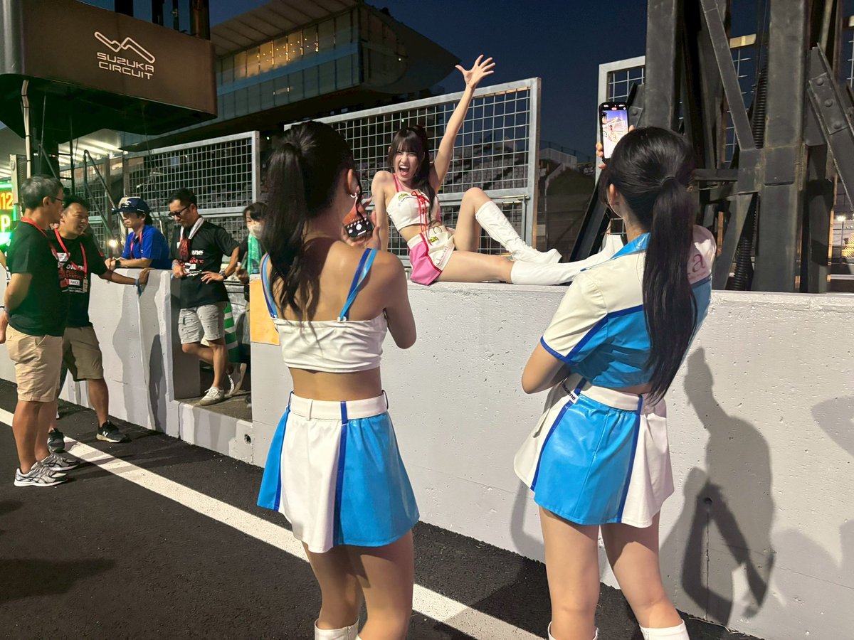 f_pro1989's tweet image. ◆8月2日(土)

鈴鹿8時間耐久ロードレース第46回大会
『DOG HOUSE＆TRIPOINT FUCHS Silkolene』ゼッケン29
#DOGHOUSE レースクイーン

苺ひな、田島怜華、丸山ナナ子

ありがとうございました
#FUCHS
