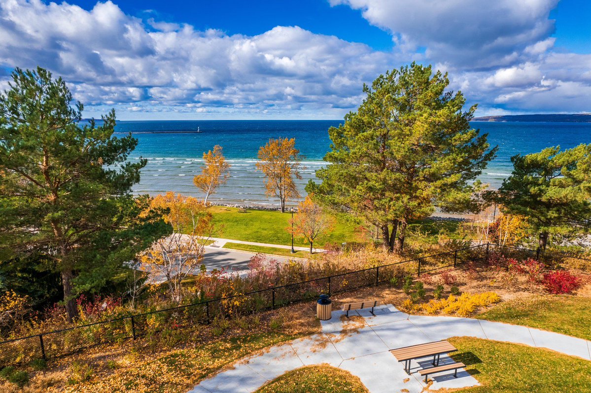 Fall is just around the corner and some local lodgings are offering some specials and offers on early booking for a fall trip. 

Check out our Lodging Specials page here: buff.ly/P40asLZ 

🍁 Pictured here: Sunset Park, Petoskey in October