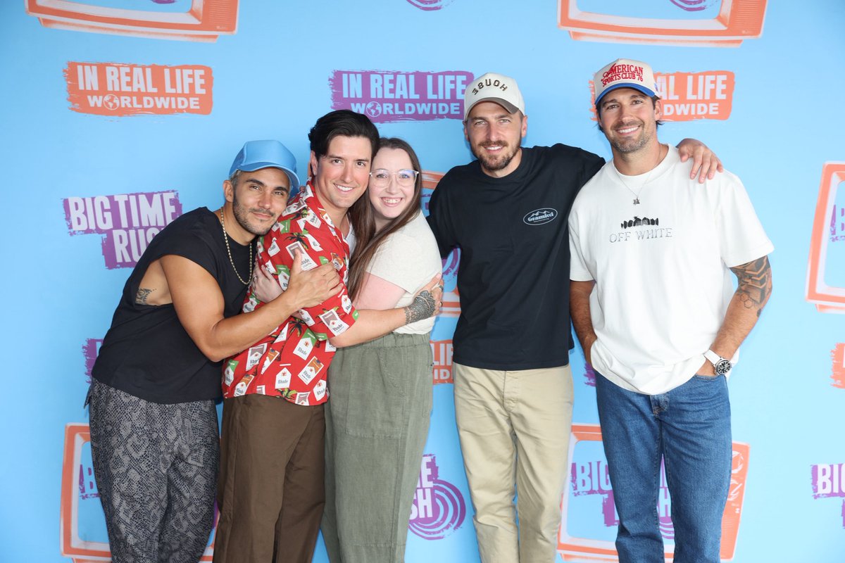 tessacorle's tweet photo. Hershey got the chocolate &amp; Big Time Rush. 🍫 https://t.co/4k8ELsJFuD