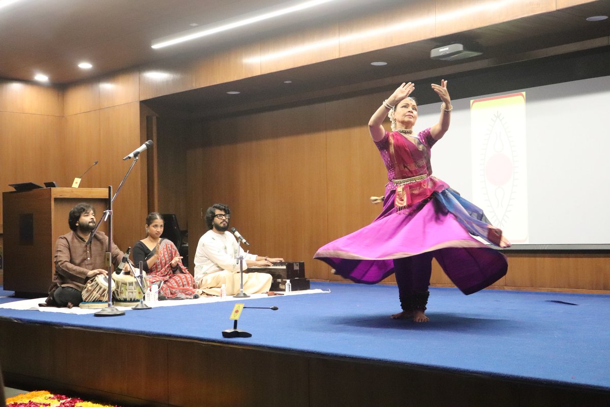 IIMAhmedabad's tweet image. With the aim of offering a refreshing cultural immersion and helping incoming students ease into campus life, #IIMA hosted the SPIC MACAY Induction Module 2025-26, featuring two parallel three-day workshops from July 26 to 28.

#LifeAtIIMA #SPICMACAY #Kathak #OrissaPattachitra