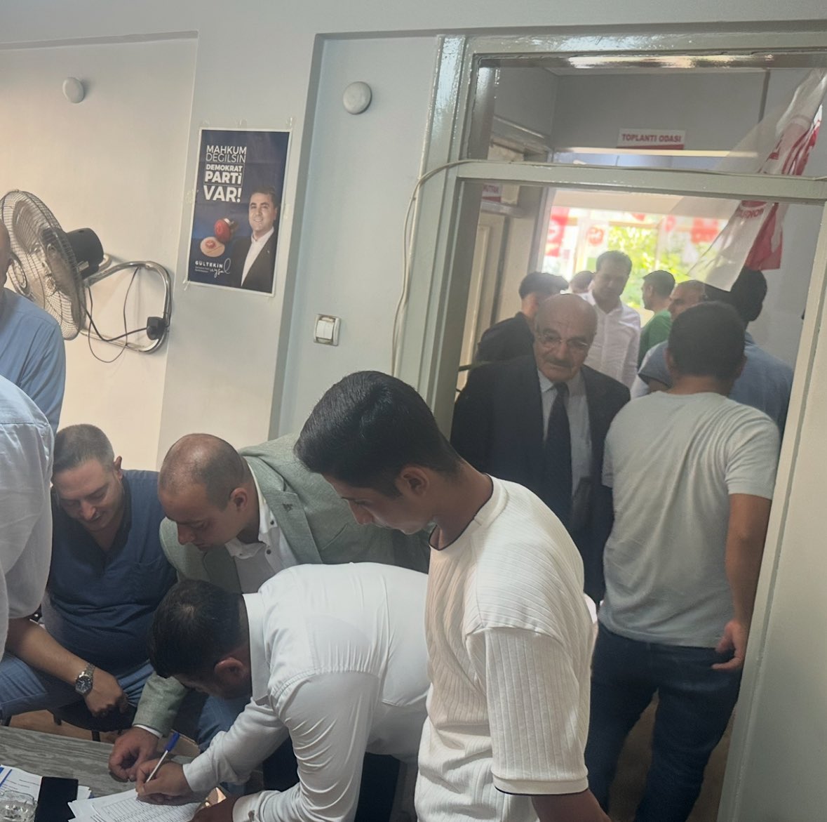 TEK ÇARE DEMOKRAT PARTİ (@demokrat_partii) on Twitter photo Demokrat Parti Gümbür Gümbür geliyor
Demokrat Parti Şanlıurfa Eyyübiye ilçe kongresi yoğun katılımla yapıldı.İlçe Başkanlığına seçilen Mehmet Başaran tebrik ediyoruz başarılar diliyoruz.
Hedef Demokrat Parti iktidarı
<a href="/DpGultekinUysal/">Gültekin Uysal</a> <a href="/NecmettinKara4/">Necmettin Kara</a> Demokrat Parti Gümbür Gümbür geliyor
Demokrat Parti Şanlıurfa Eyyübiye ilçe kongresi yoğun katılımla yapıldı.İlçe Başkanlığına seçilen Mehmet Başaran tebrik ediyoruz başarılar diliyoruz.
Hedef Demokrat Parti iktidarı
<a href="/DpGultekinUysal/">Gültekin Uysal</a> <a href="/NecmettinKara4/">Necmettin Kara</a>