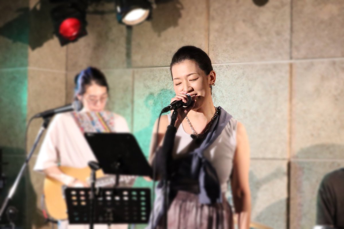 bk8120's tweet photo. 先日の『熱唱』の模様を、
友達のあっきーに、
YouTube🆙 https://t.co/S4o1u5MuXX
してもらいましたー🙌🙌🙌✨💫
#CHAGEandASKA
#WHITENOSE
#shinjuku_sact
#HANGUPTHEPHONE
#NOPAINNOGAIN https://t.co/lMP5JexrWh