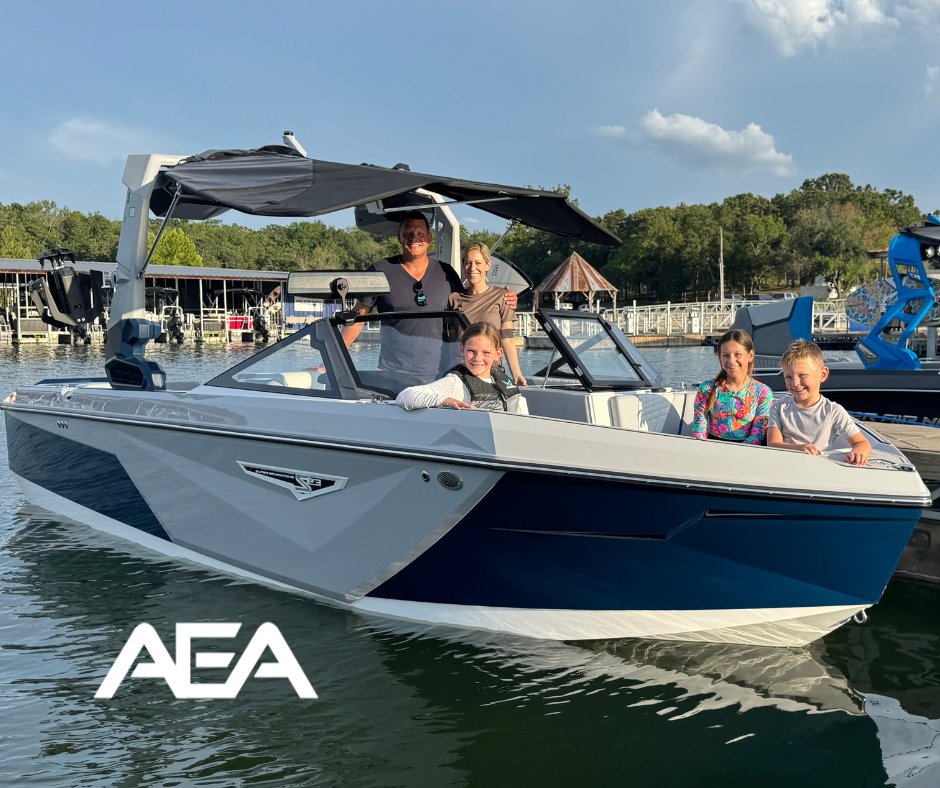 Big congratulations to the Melugin Family on their new 2024 S23! We’re grateful for your continued trust in us and can’t wait to see all the unforgettable adventures you’ll have on the water with your Nautique. Here’s to making memories that last a lifetime! 🚤✨