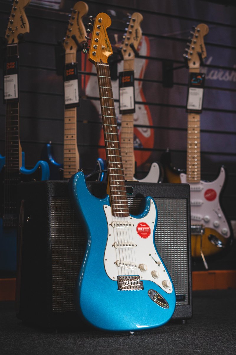 #Straturday is for the Squier players too 😎

🎸 Squier Classic Vibe 60s Stratocaster in Lake Placid Blue

gtrgtr.uk/SquierClassicV…