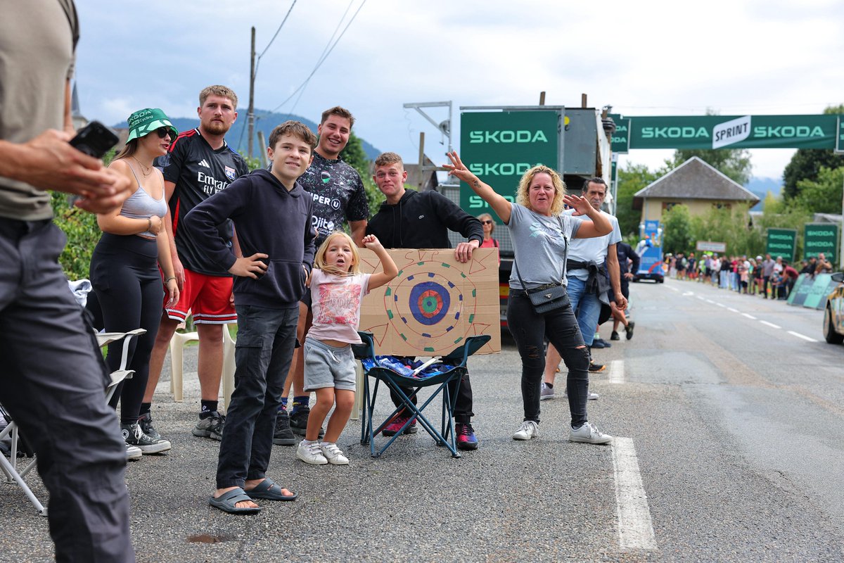 Quelle pancarte préfères-tu ? 🤔

1️⃣⬇️                                                           2️⃣⬇️

#LaCaravane l #TDFF2025