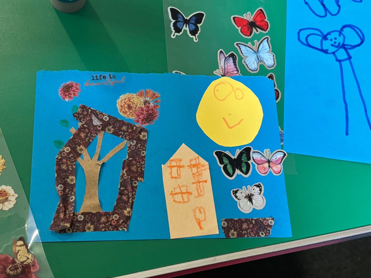 CharltonLib's tweet image. Today, children at #CharltonLibrary made cards and collages using different colours, textures and shapes at #LibraryFunClub! 🧡🫟 🌸 Join us every Saturday from 10.30-11.30am to make and create, browse and borrow books 📚 #LoveYourLibrary