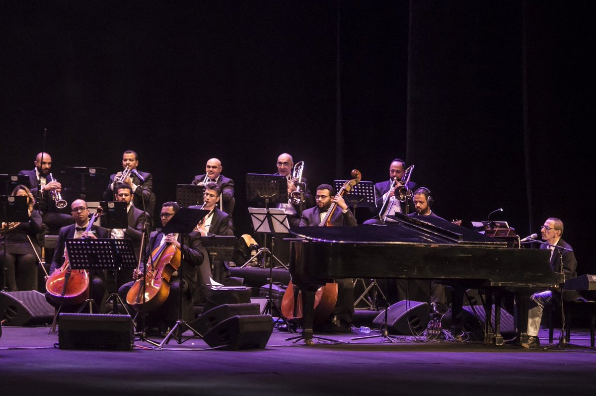 AlMajallaAR's tweet image. 📌 زياد الرحباني ابن لبنان الضال وصوتُ لعنته
♦️ وضع #زياد_الرحباني حياته الشخصية والعامة ومواهبه الفنية في مهب الأهواء التي عصفت ببلده #لبنان وأهله وبالشرق الأوسط تاليا، منذ هزيمة 3 دول عربية في حرب 5 يونيو/ حزيران 1967.

♦️ كان لا يزال طفلا أو فتى بريئا آنذاك، وابنا لفيروز وعاصي…