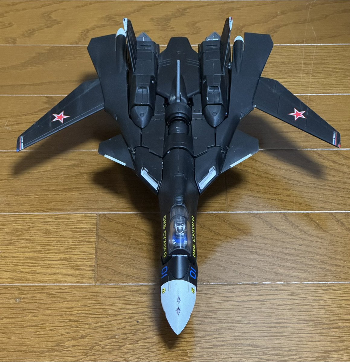 R_AREA2019's tweet photo. #マクロス
#Su47 #Berkut
#やまと 1/60完全変形 #YF19 改造
(3/3)ファイター真下
ランディングギア庫内の白が似合う。 https://t.co/LmZX1jeCZr