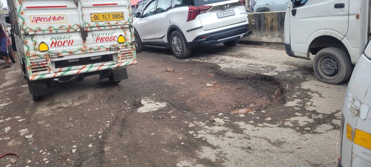 Noida Voice 🇮🇳 (@noidavoice1) on Twitter photo <a href="/CeoNoida/">CEO, NOIDA Authority</a> महोदय क्या इस तरह से सड़कों की हाल होगी और नोएडा को नंबर वन बनाएंगे
इतनी बुरी दशा नोएडा का पिछले 20 साल में कभी नहीं हुआ है कृपया अधिकारियों को बोले की जमीन पर आए सिर्फ लोगों मरने और गिरने के लिए छोड़ दिया गया है
<a href="/myogiadityanath/">Yogi Adityanath</a>
<a href="/PankajSinghBJP/">Pankaj Singh</a>
<a href="/noida_authority/">NOIDA Authority</a> <a href="/CeoNoida/">CEO, NOIDA Authority</a> महोदय क्या इस तरह से सड़कों की हाल होगी और नोएडा को नंबर वन बनाएंगे
इतनी बुरी दशा नोएडा का पिछले 20 साल में कभी नहीं हुआ है कृपया अधिकारियों को बोले की जमीन पर आए सिर्फ लोगों मरने और गिरने के लिए छोड़ दिया गया है
<a href="/myogiadityanath/">Yogi Adityanath</a>
<a href="/PankajSinghBJP/">Pankaj Singh</a>
<a href="/noida_authority/">NOIDA Authority</a>