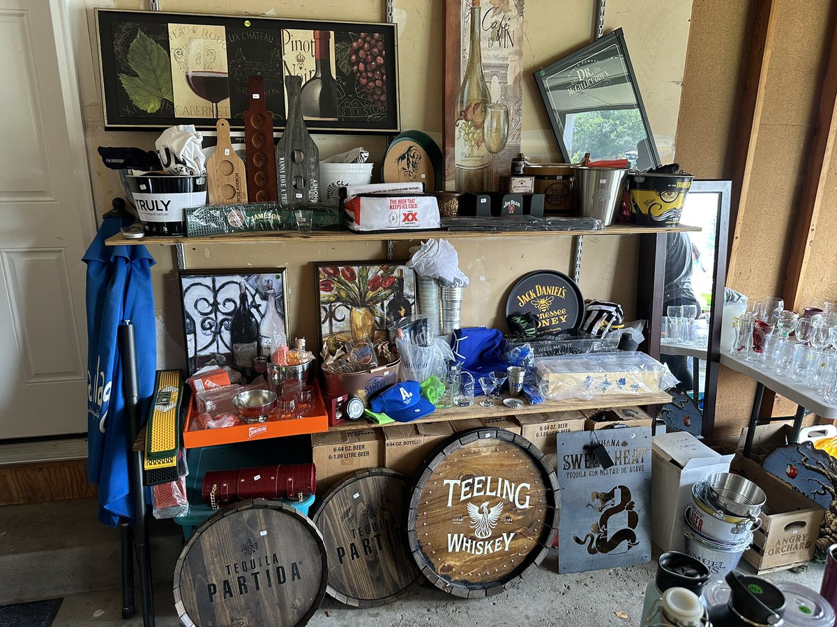sxyfisch's tweet photo. Everything must go!! Only a small amount of what I have. Stop by! https://t.co/uuWrLp3ulz
