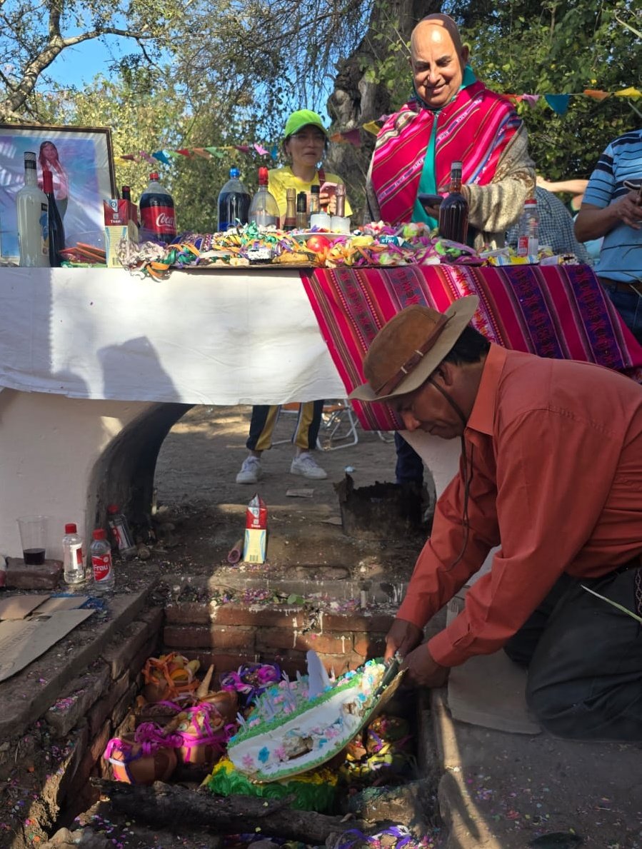 En el mes de agosto honramos y celebramos a la Pachamama 🎉🌵🌿

Inicia el mes donde ofrendamos a la tierra para tener un año próspero y un nuevo ciclo productivo 🫴🏼. Kusiya, kusiya!