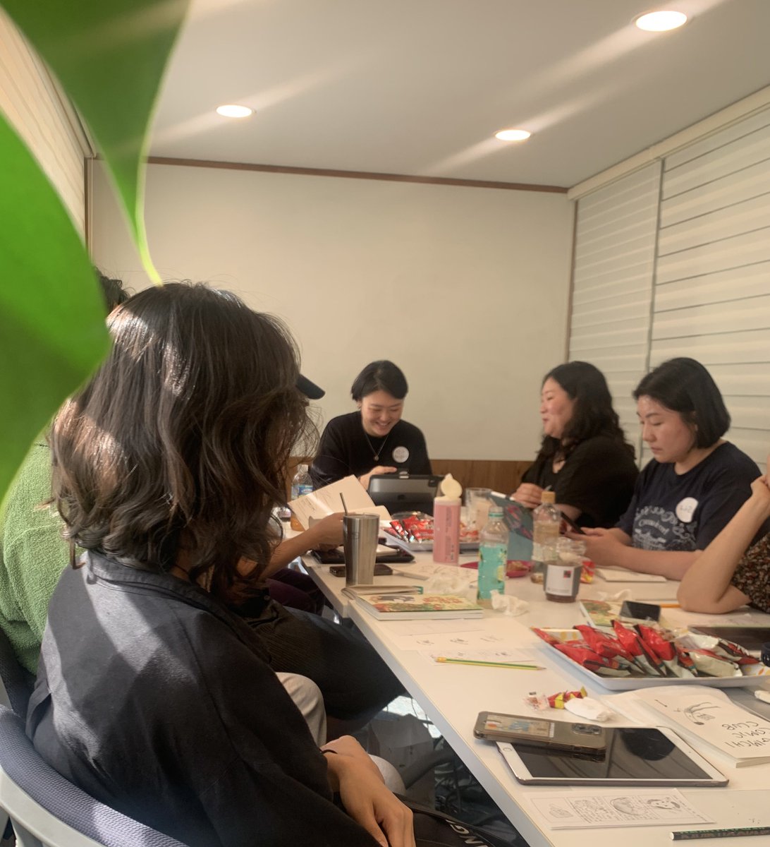 ‘쿠로와 함께한 여름’을 읽고 만난 허안나 작가님의 &lt;펫로스 만화클럽&gt; — 잊지 못할, 울고 또 웃고를 반복했던… 의미있는 시간이었어요. 울산과 제천에서 올라오신 분들도 계셔서 파김치 만화클럽의 인기를 실감했습니다🔥