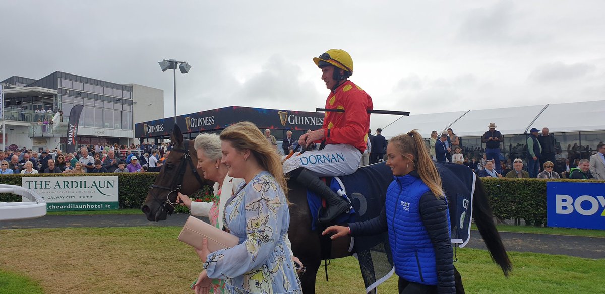 SportsNewsIRE's tweet image. Winning Smut (13/2) gives @gelliott_racing another big @Galway_Races win as he takes the Listed @BoyleSports Handicap Hurdle under @jackkennedy15