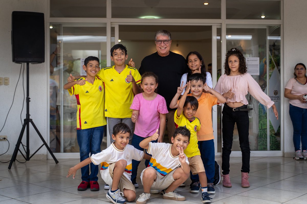 Embajada de Colombia en El Salvador tweet media