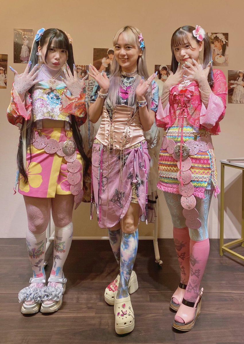 可愛いおふたりに私の服を着せまくりました🥹🤍🤍
可愛い〜〜！！！
あみちゃんがchuの文字に魂こもってなくて反省した話おもしろかった〜😂💞

<a href="/SWAN_SWANS_/">スワンスワンズ 🦢</a>