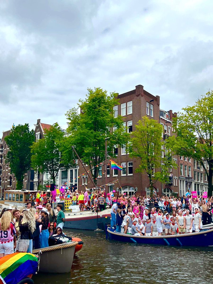 Canada aux Pays-Bas (@ambcannl) on Twitter photo Fiers de participer à la Parade des canaux de la Pride 2025 à Amsterdam! 🇨🇦🏳️🌈 En tant que membres de la <a href="/EqualRightsC/">Equal Rights Coalition</a>, <a href="/CanEmbNL/">Canada in NL</a> célèbre le pouvoir du sport à rassembler et défend l’égalité pour toutes et tous, peu importe qui vous êtes ou aimez. 🌈❤️ Fiers de participer à la Parade des canaux de la Pride 2025 à Amsterdam! 🇨🇦🏳️🌈 En tant que membres de la <a href="/EqualRightsC/">Equal Rights Coalition</a>, <a href="/CanEmbNL/">Canada in NL</a> célèbre le pouvoir du sport à rassembler et défend l’égalité pour toutes et tous, peu importe qui vous êtes ou aimez. 🌈❤️