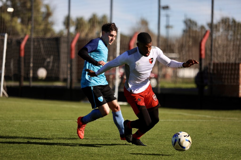 Amistoso en la mañana de sábado ⚽️

La Lepra sumó minutos de futbol frente a Almafuerte de Las Rosas. El encuentro finalizó 2-0 con goles de Fabián Noguera y David Sotelo.

Alineación 📋 Barlasina; Mosquera, Noguera, Sosa, Tabares (Luciano); B. Benedetto, Sotelo, Fernández,
