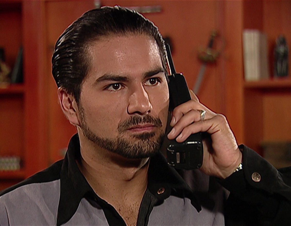 PasdeGavilanes's tweet photo. #PasiónDeGavilanes #PDG23 Armando recibe la noticia de que Franco fue capturado. https://t.co/cfDWKKmdcI