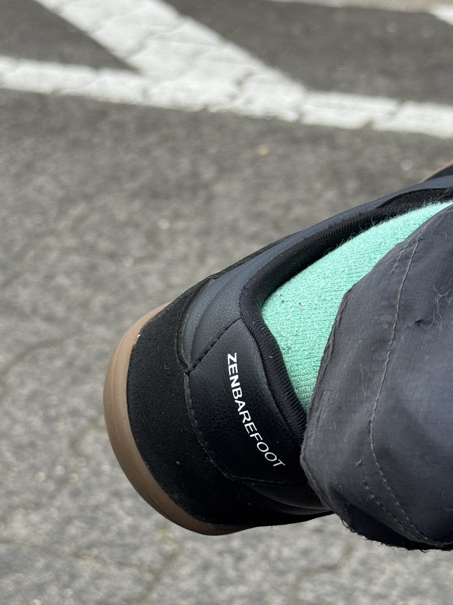 Sahib is barefoot tweet media