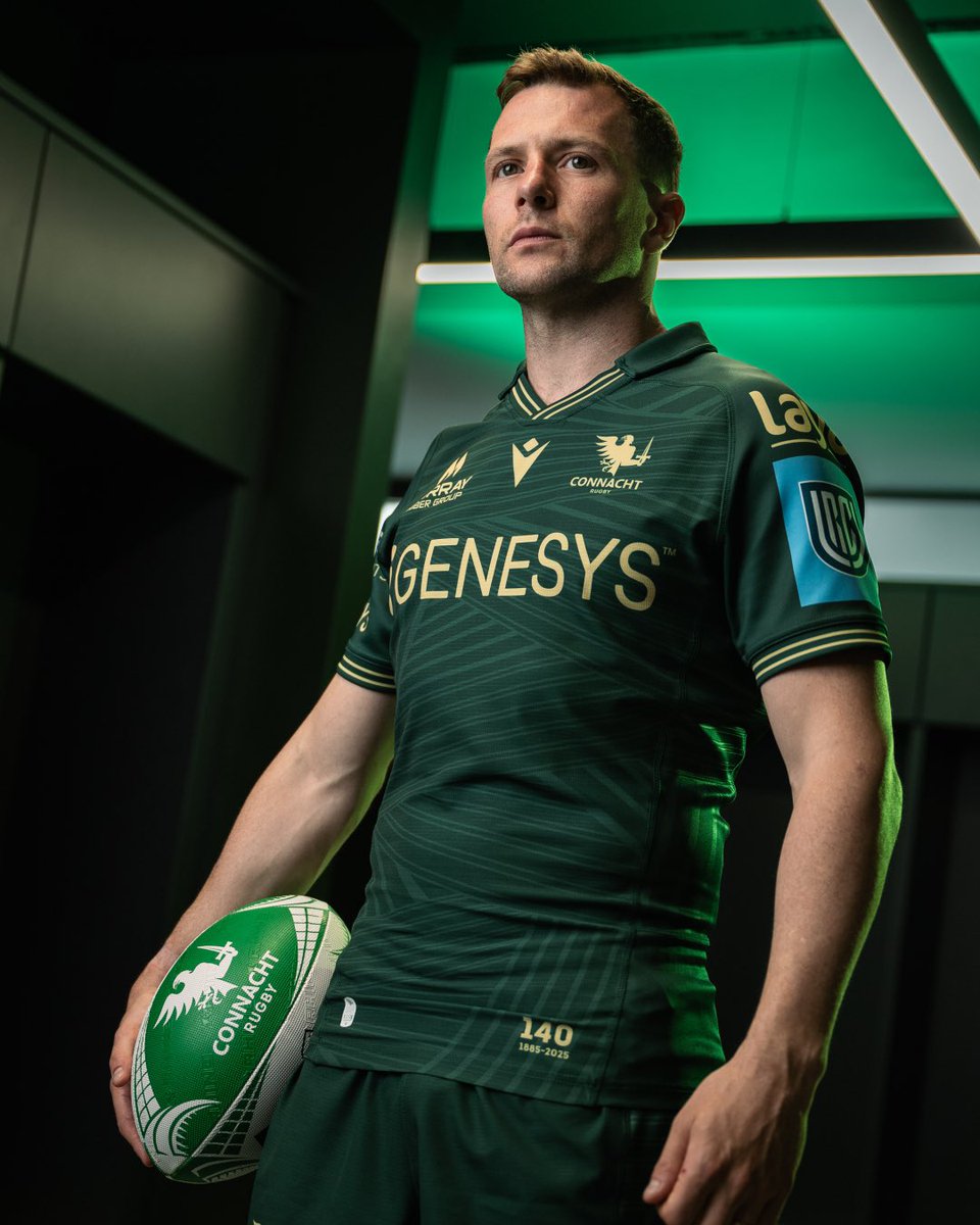 connachtrugby's tweet photo. “Oh that's a nice jersey” @the2ndRow reply to the new Connacht home kit 🔥
Available to purchase exclusively at our Official Retail Partner @Elverys, online and in-store from Friday August 8th 🟢🦅
#oneconnacht | #RetailPartner | @MacronSports https://t.co/hqGo96nvUC