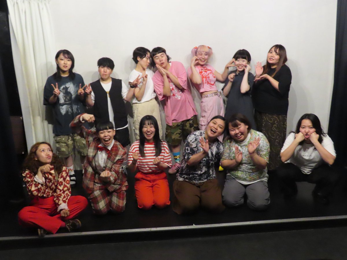本日は
「NEO FLARE」
にご来場いただきありがとうございました。
風紀委員長がいたり、仲良しおばちゃんがいたり、派手な人がいたり、とても盛りだくさんなライブでした。
#松平はセンス系