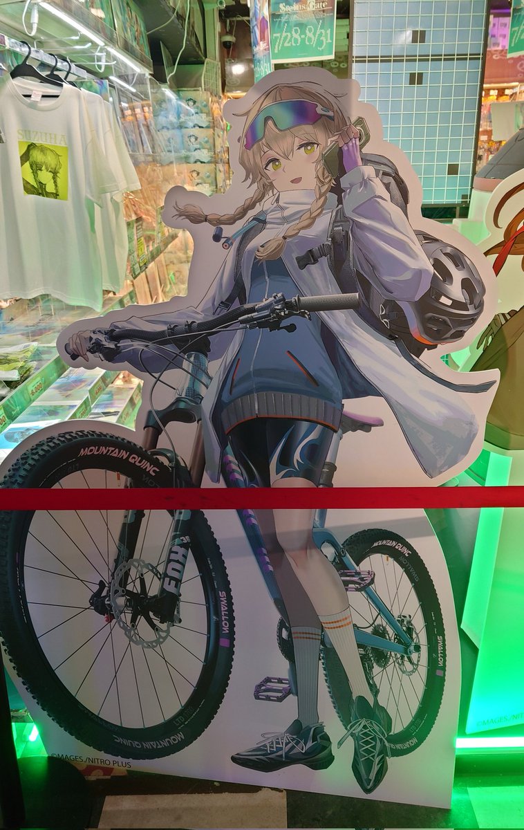 昨日、ドンキのシュタゲPOPUPに行ってきた〜

昼頃に到着したけど、普通に展示物見れて、グッズも買えるね・・・さすがに売り切れ物もあったが…。

というか、秋葉原、平日なのに人が多いんじゃーー