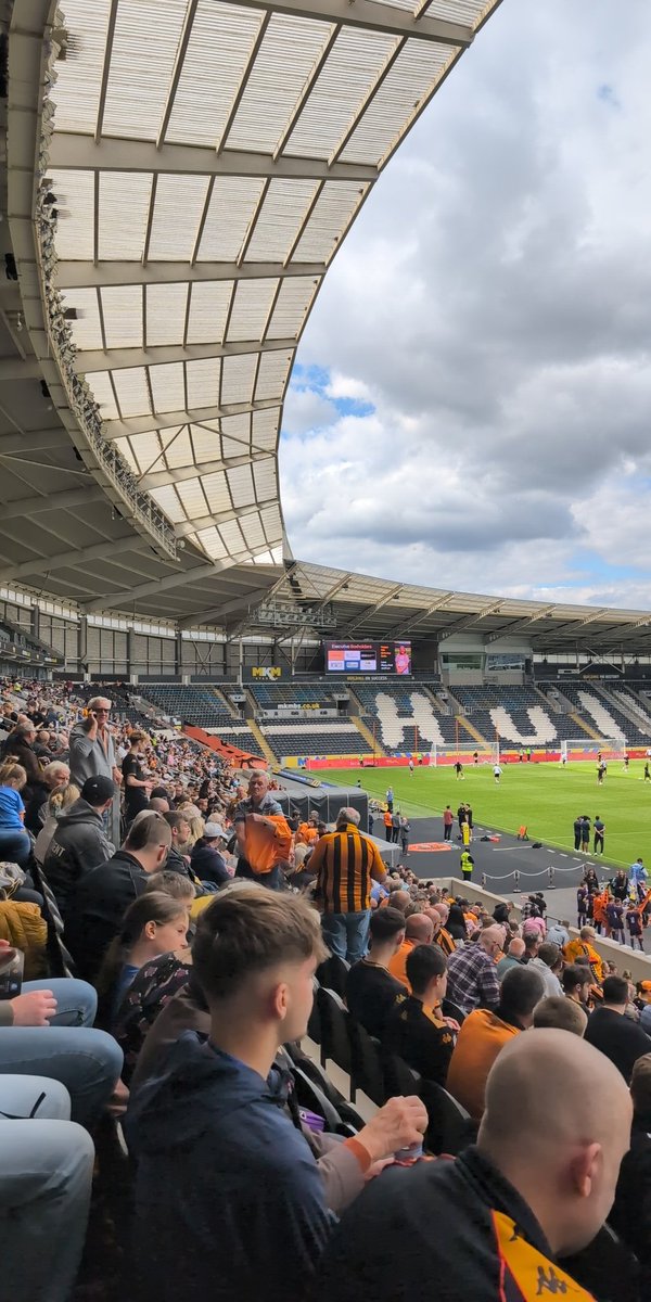 lukebed79's tweet image. Can&apos;t wait for the &quot;I&apos;ve reserved this seat&quot; arguments to start 😂😂 #hcafc