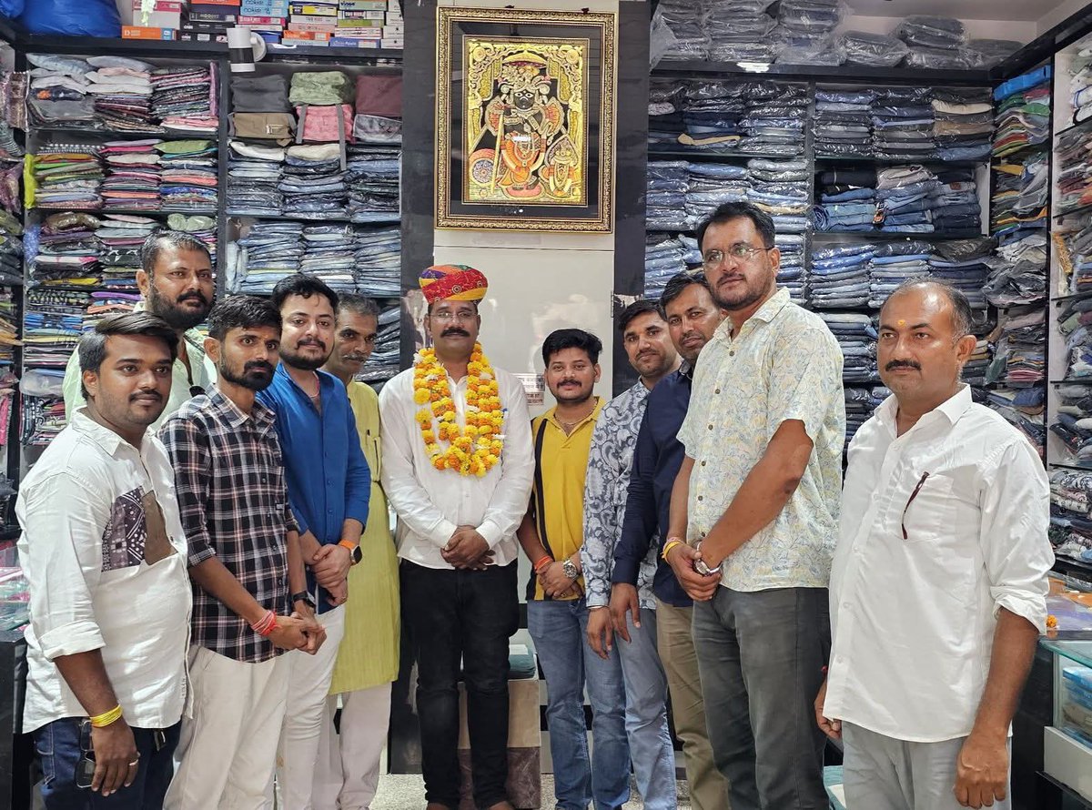 gssjalore's tweet image. भाजपा सायला मंडल के कर्मठ कार्यकर्ता एवं समाज बंधु श्री सुरेंद्रसिंह जी रावणा के प्रतिष्ठान पर आत्मीय स्वागत एवं सत्कार हेतु हार्दिक धन्यवाद एवं आभार धन्यवाद।।
@BJP4Jalore #gssjalore