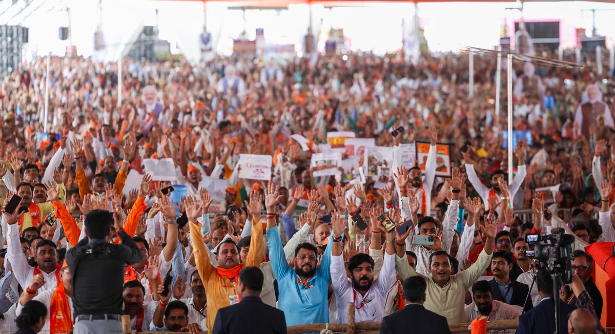 BJP (@bjp4india) on Twitter photo किसानों के जीवन में बदलाव के लिए, उनकी आय बढ़ाने के लिए, खेती पर होने वाला खर्च कम करने के लिए... NDA सरकार पूरी शक्ति से काम कर रही है।
प्रधानमंत्री श्री <a href="/narendramodi/">Narendra Modi</a> ने आज वाराणसी, उत्तर प्रदेश में विभिन्न विकास परियोजनाओं का लोकार्पण एवं शिलान्यास करने के साथ-साथ पीएम किसान किसानों के जीवन में बदलाव के लिए, उनकी आय बढ़ाने के लिए, खेती पर होने वाला खर्च कम करने के लिए... NDA सरकार पूरी शक्ति से काम कर रही है।
प्रधानमंत्री श्री <a href="/narendramodi/">Narendra Modi</a> ने आज वाराणसी, उत्तर प्रदेश में विभिन्न विकास परियोजनाओं का लोकार्पण एवं शिलान्यास करने के साथ-साथ पीएम किसान