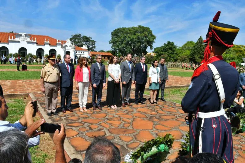 Victoria Villarruel, en Corrientes, rindiéndole homenaje al Sargento. Cabral. Seguí participando, Petri.