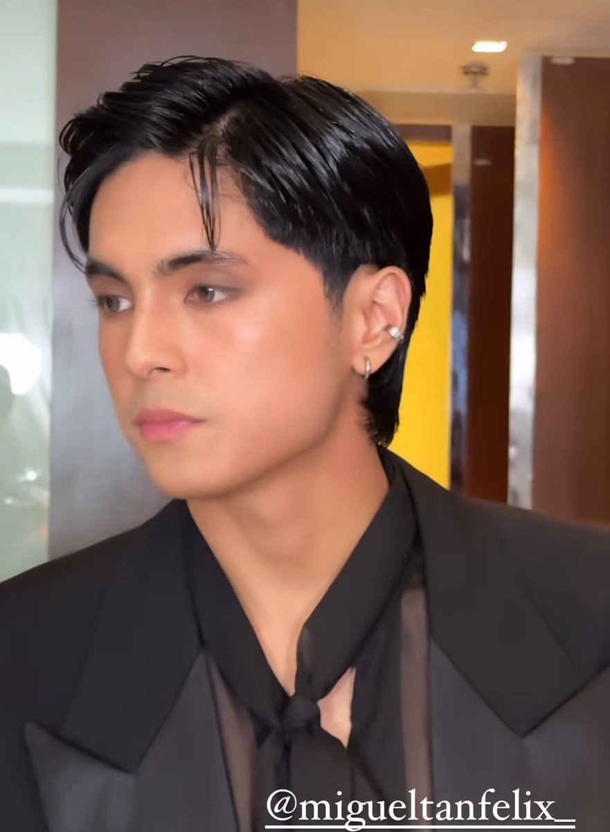 Martin Javier said...
Talking about fashion forwards, 
Miguel Tanfelix is one of them, he's always in character

SLAYSideBySide YSAGUEL
#YsaGuel #GMAGALA2025